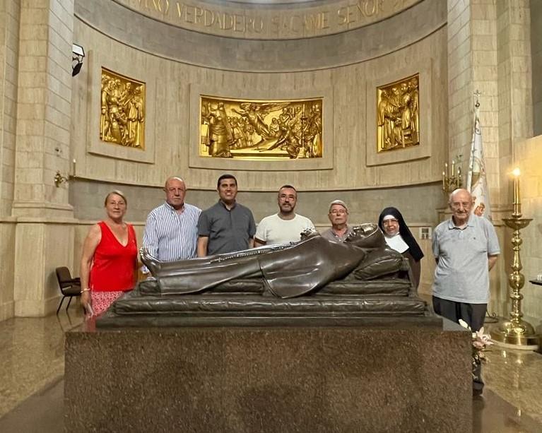 El rector de Torrehermosa, Luis Gerardo Martínez, visita la basílica de Sant Pasqual