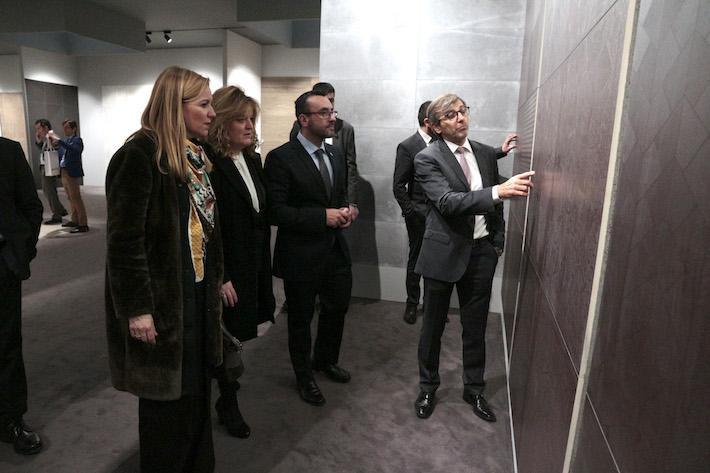 Benlloch encapçala la delegació a Cevisama on han visitat els stands d’empreses locals i comarcals 