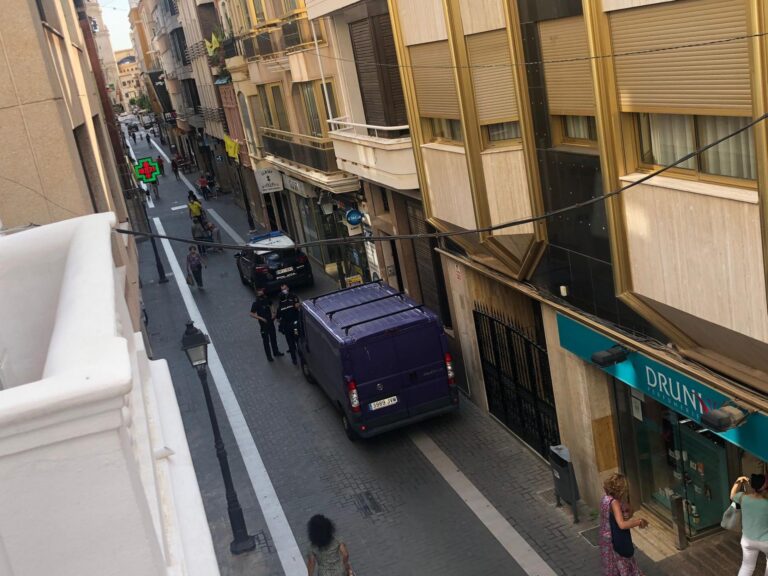 Els ‘okupes’ abandonen l’habitatge protegit del Carrer Major que ja té un nou pany