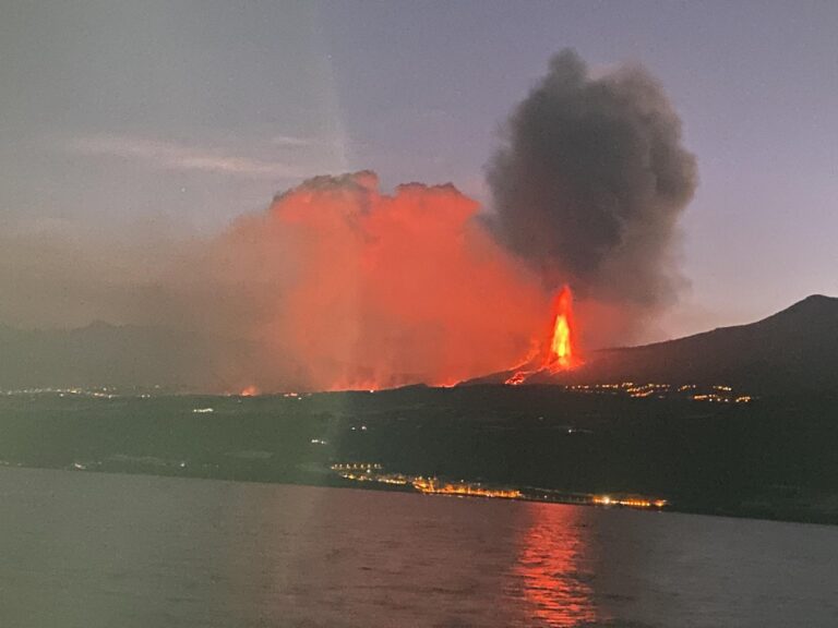 Vila-real col·labora en els afectats del volcà de la Palma amb la recollida de material i aliments