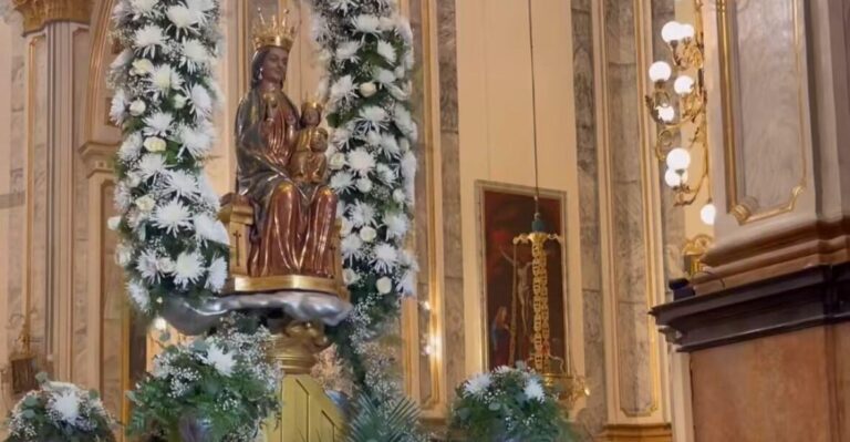 Vila-real acomiada la imatge de la Mare de Déu de Gràcia per a tancar les festes