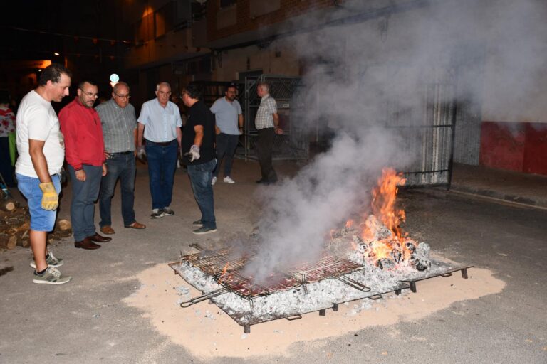 El barri del Pilar celebra la nit de la xulla passada per aigua