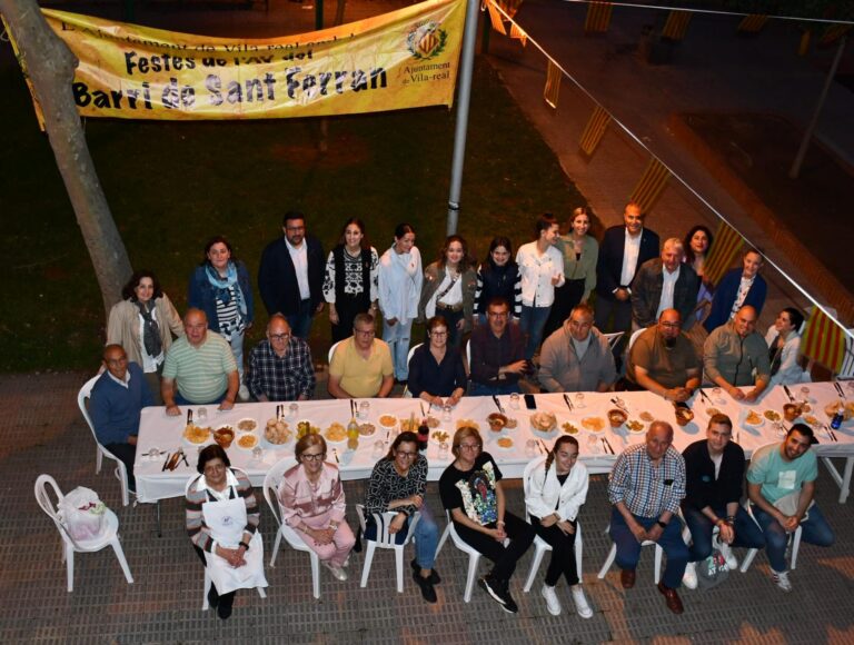 El barri de Sant Ferran va celebrar anit la xulla amb motius de les seues festes