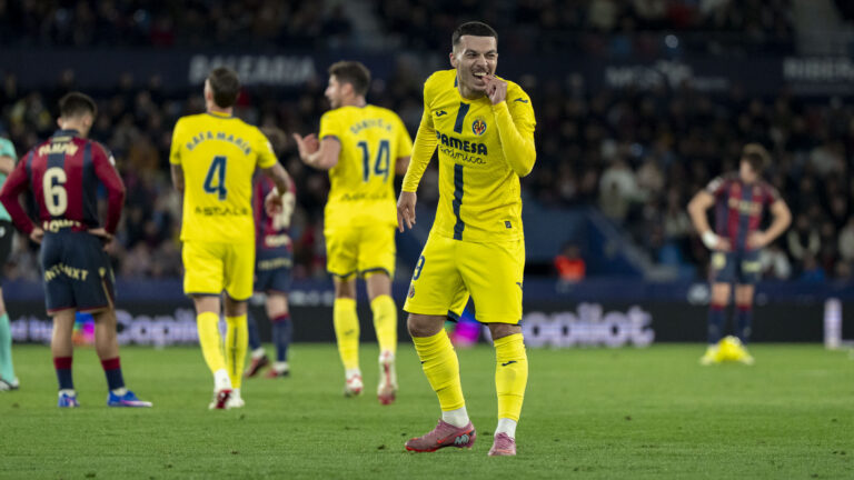 Mikautadze mossega en el Ciutat de València y el Villarreal suma tres punts (0-1)
