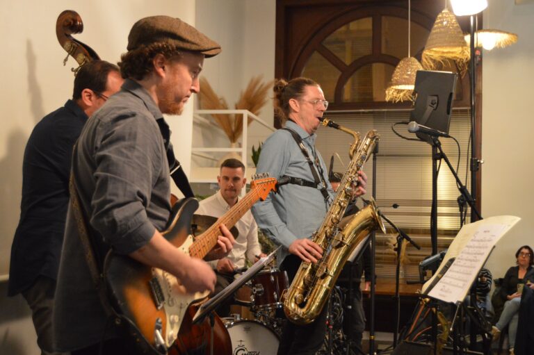 Vila-real acomiada el certamen de novel·la negra per a obrir pas als ritmes del Real Jazz