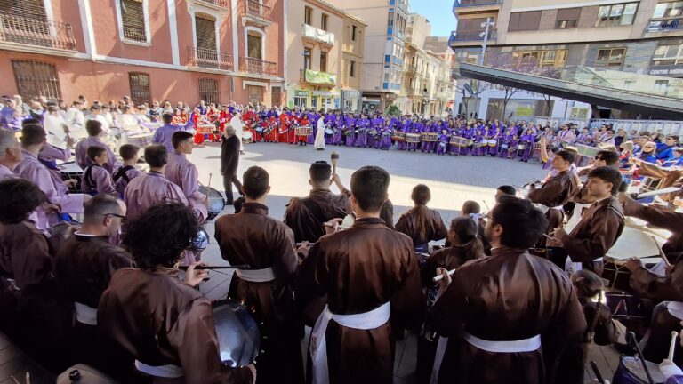 Vila-real celebra la tradicional tamborada del diumenge de Rams