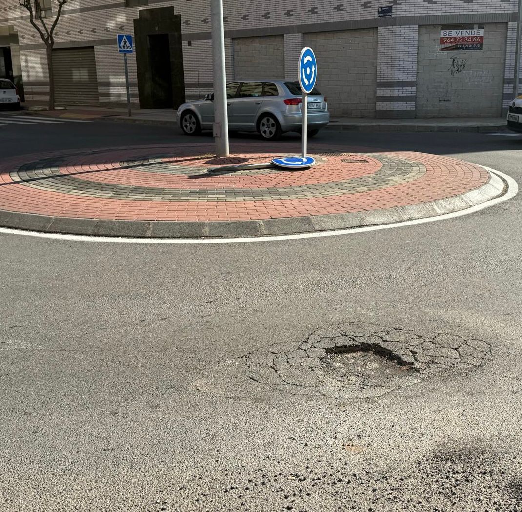 Bache en la rotonda furs de Valencia a Vila-real