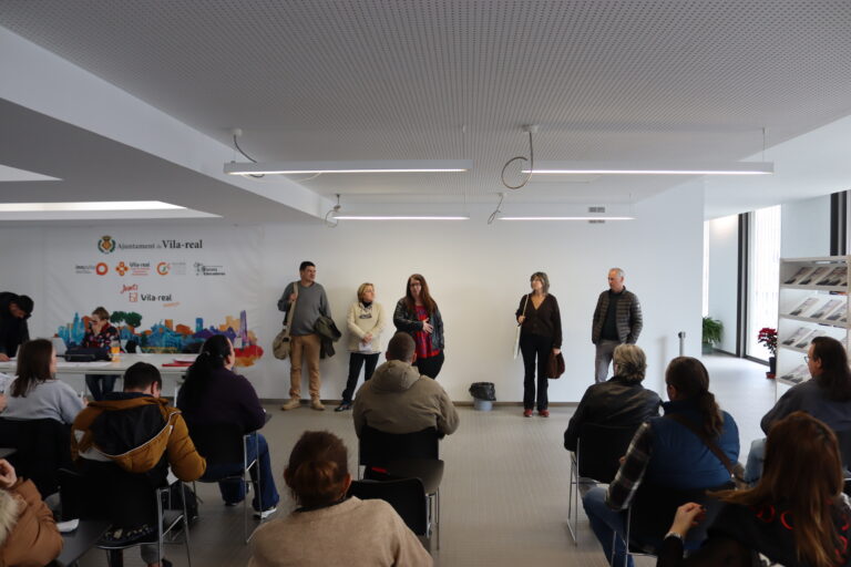 Benvinguda a la trentena de persones d'inscrites al taller ocupació 2026-27