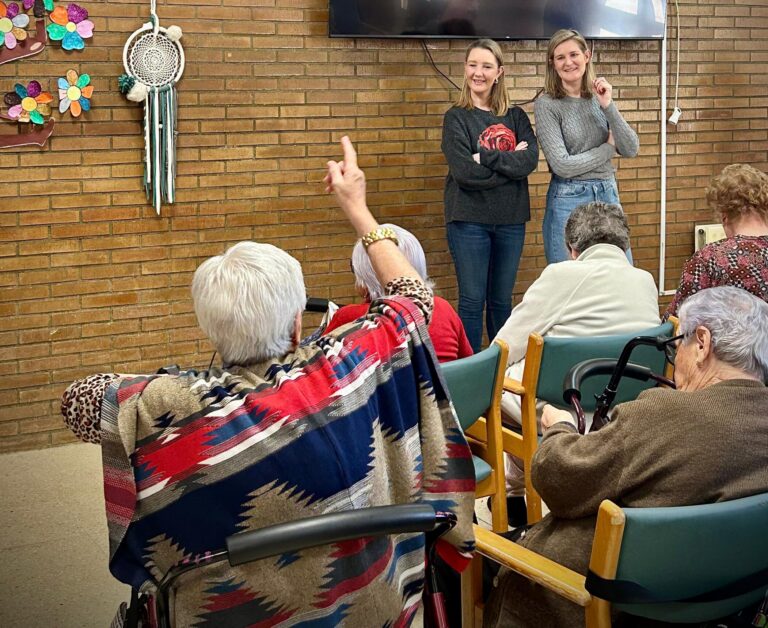 Maria Fajardo visita la Residència de la Verge de Gràcia
