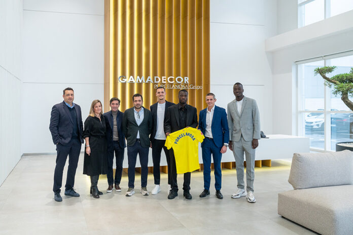 Visita jugadors Villarreal CF a Gamadecor de Porcelanosa
