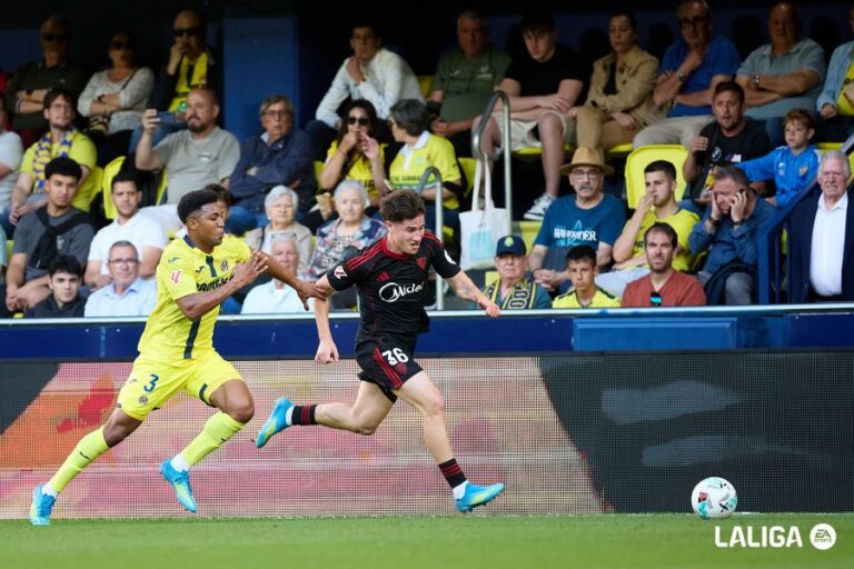 El Villarreal CF alça el peu de l'accelerador i el Sevilla CF li remunta un 2-0 en La Ceràmica (2-3)