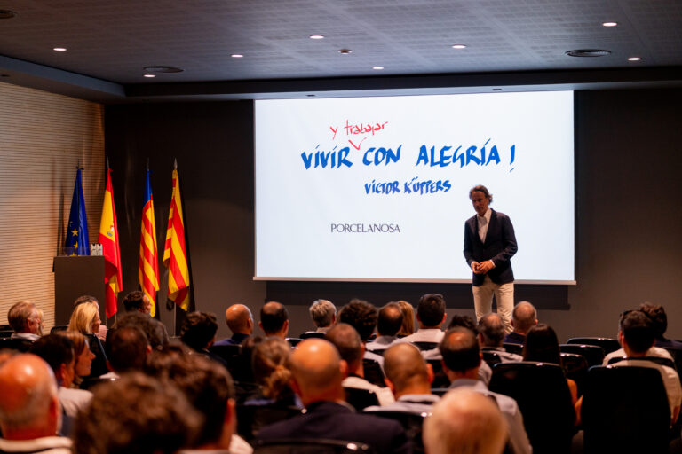 Porcelanosa ha celebrat a les seues instal·lacions centrals de Vila-real la desena edició del seu 'Encuentro de Promotores Inmobiliarios', una cita que ha reunit prop de 150 professionals de les principals empreses del sector residencial d’Espanya i Portugal.