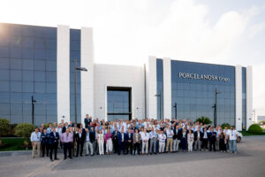 Porcelanosa ha celebrat a les seues instal·lacions centrals de Vila-real la desena edició del seu 'Encuentro de Promotores Inmobiliarios', una cita que ha reunit prop de 150 professionals de les principals empreses del sector residencial d’Espanya i Portugal.