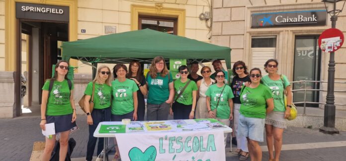 Docents de Vila-real traslladen al carrer les seues reivindicacions