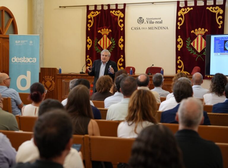 Vila-real analitza els reptes de l'electrificació i l'emmagatzematge energètic en la indústria ceràmica