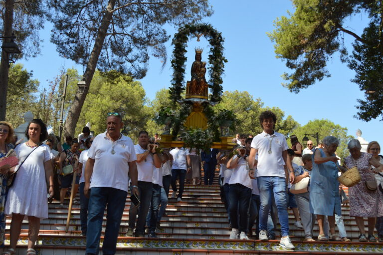 Vila-real celebra la Festa del Termet amb la tradicional processó de la Mare de Déu de Gràcia