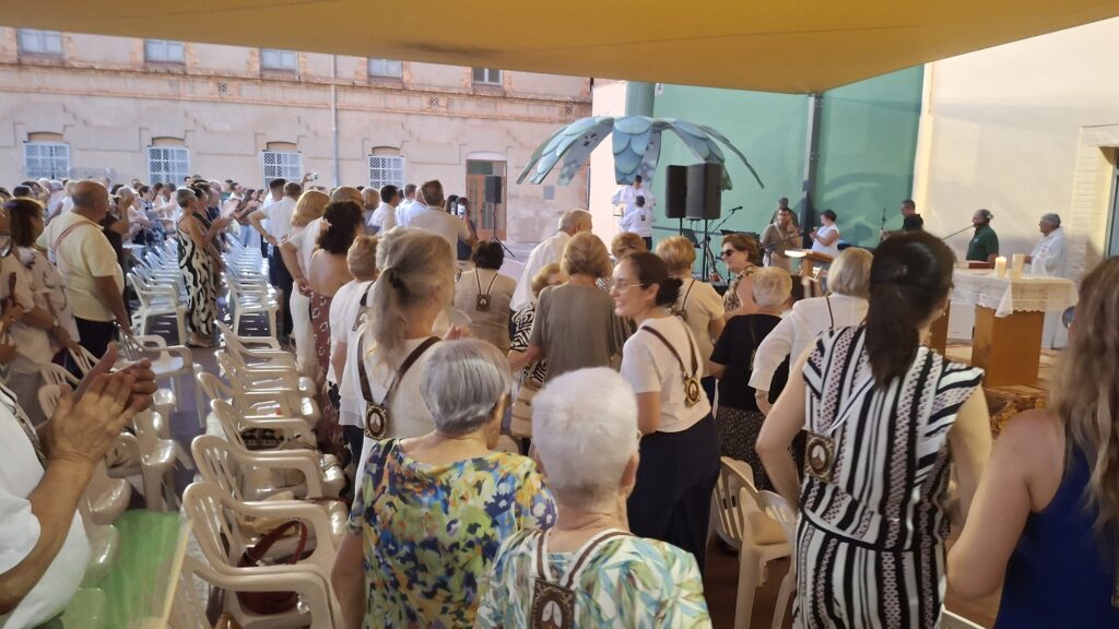 Vila-real honra la Mare de Déu del Carme amb la processó