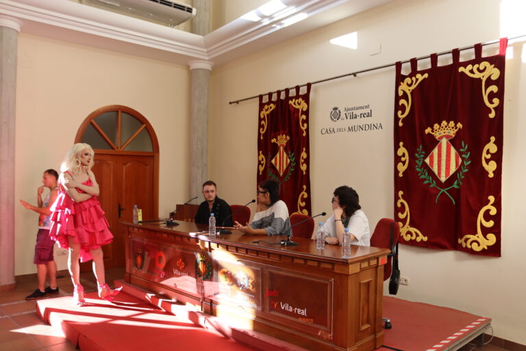 vila-real converses amb orgull