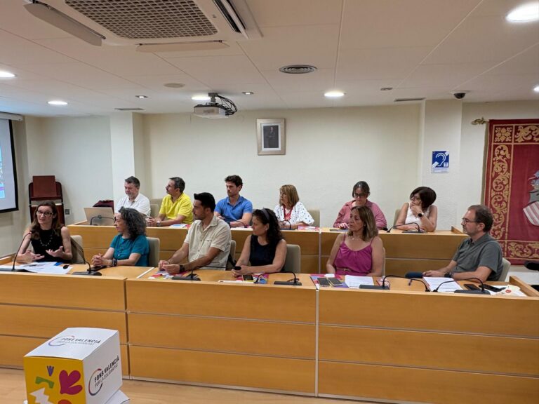 L'aportació municipal se suma a la campanya del Fons Valencià per la Solidaritat, que mobilitza més de 101.000 euros per a projectes d'Acnur i Unicef