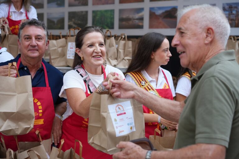 L’Ajuntament de Vila-real distingirà enguany la Fundació Caixa Rural Vila-real amb el Morter Fester de l’Any 2026, un reconeixement a la seua implicació en les festes patronals i, especialment, a la seua col·laboració en la tradicional Trobada d’Elaboració d’Allioli, una de les activitats més arrelades del programa festiu.
