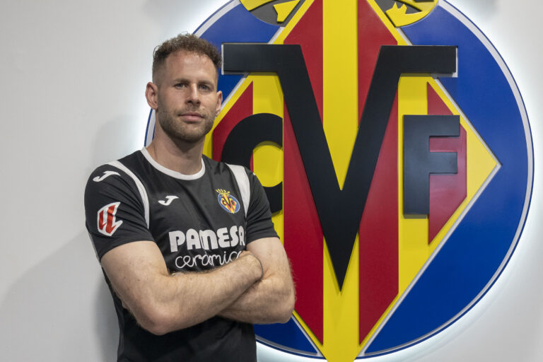 El Vila-real CF fitxa al porter Péter Gulácsi per dos temporades