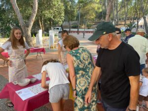 La plaça del Pastoret registra una gran participació en 'SummerXEF: Exploradors de sabor', una activitat dedicada a elaborar gelats saludables