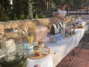 La plaça del Pastoret registra una gran participació en 'SummerXEF: Exploradors de sabor', una activitat dedicada a elaborar gelats saludables