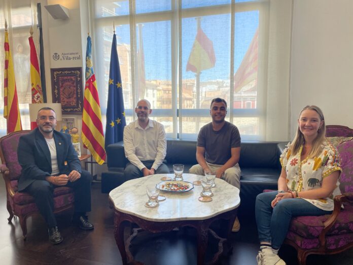 L’alcalde José Benlloch i la regidora de Cultura, Maria Fajardo, han rebut el nou director, amb qui han abordat els projectes de futur de l’entitat