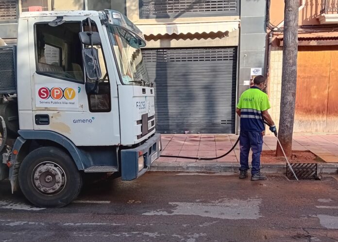 Vila-real reforça la neteja dels seus 4.000 embornals