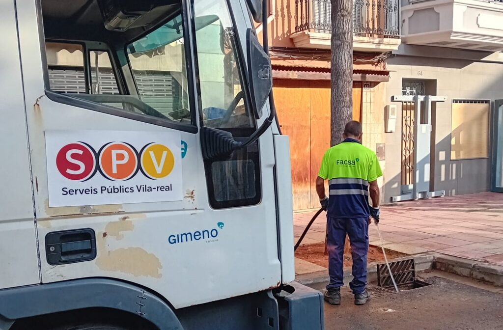 Vila-real reforça la neteja dels seus 4.000 embornals