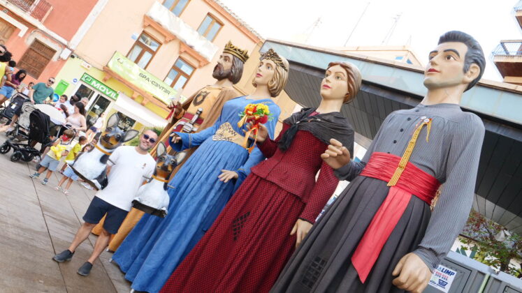 La VI Concentraci&oacute; de xiquets i xiquetes nascuts a Vila-real en els dos &uacute;ltims anys congrega nombroses fam&iacute;lies amb m&uacute;sica, dansa i tradici&oacute; local