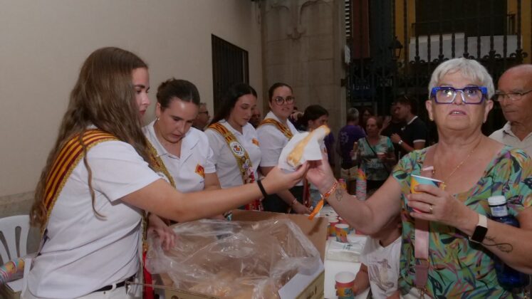 La placeta de l&rsquo;esgl&eacute;sia Arxiprestal ha acollit la XIV Trobada de Gr&agrave;cies i XII de bessons, amb la participaci&oacute; de deu Gr&agrave;cies i deu parelles de bessons
