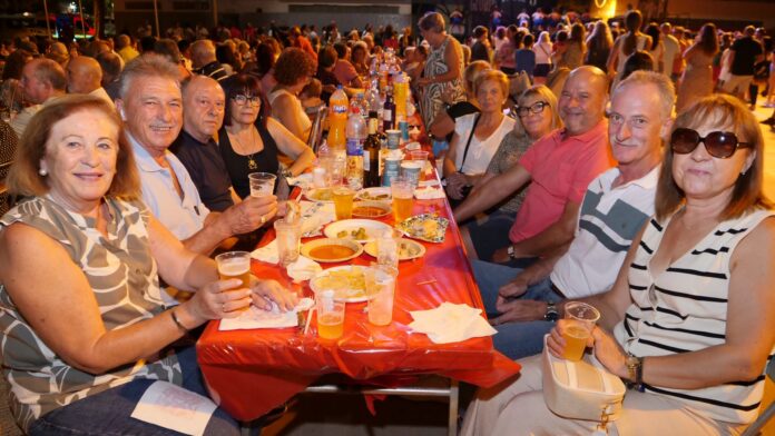 1.600 persones celebren el Macrosopar de Vila-real