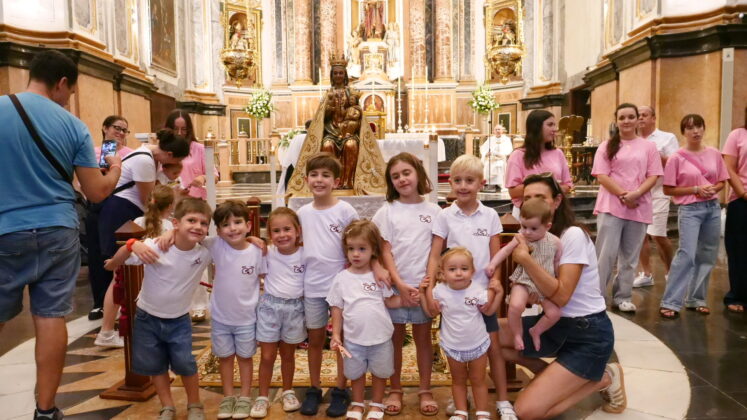 Vila-real celebra el pas del mantell de la Mare de D&eacute;u de Gr&agrave;cia amb una recollida solid&agrave;ria