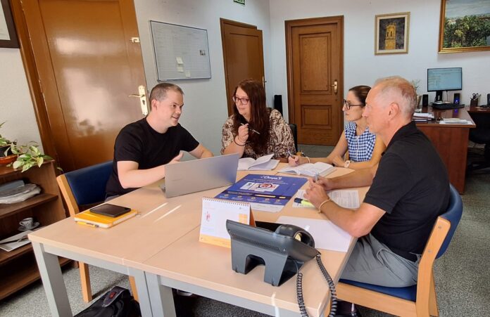 L’Ajuntament de Vila-real ha obert les inscripcions per a la vuitena edició del Fòrum OCUPA’T, que se celebrarà el pròxim 16 d’octubre, de 9.00 a 14.00 hores, al Centre de Congressos del carrer de Miralcamp. La cita preveu reunir prop de 60 empreses i oferir noves oportunitats laborals a les persones que busquen ocupació.