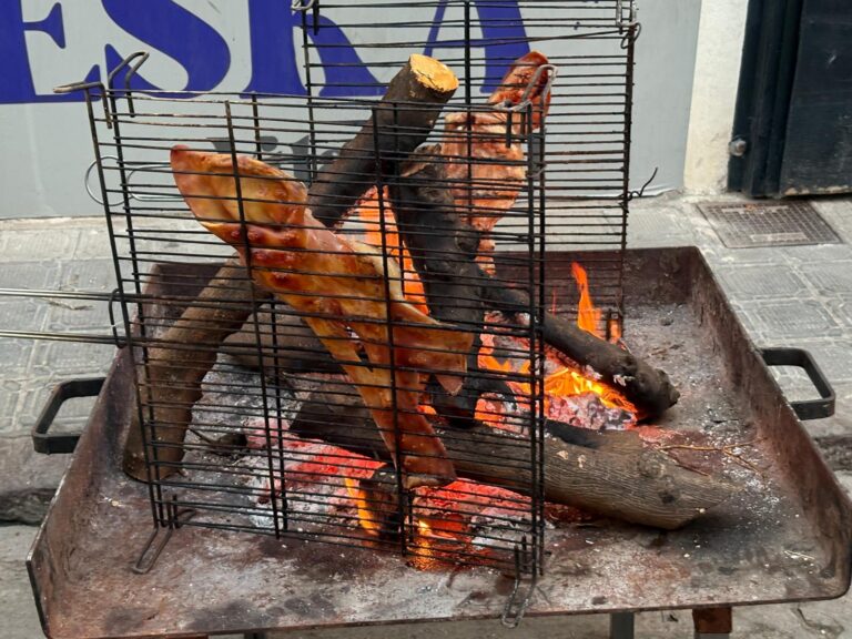 La Nit de la Xulla ompli de brases els carrers de Vila-real en les festes de la Mare de Déu de Gràcia