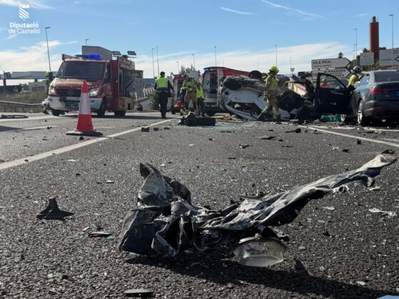Dos morts i tres ferits en un accident amb tres vehicles a l&rsquo;N-340 a Vila-real