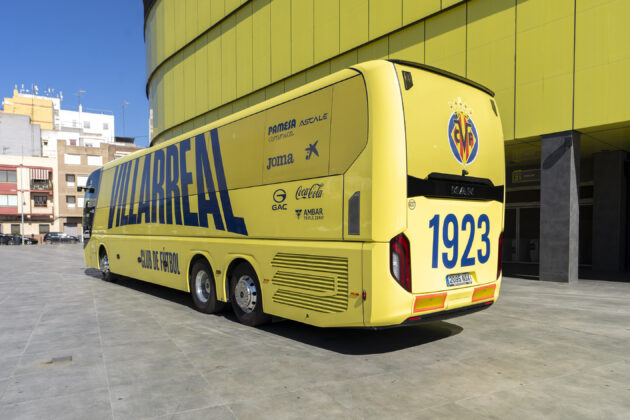 Gerard Moreno i Carlos Romero han presentat el nou vehicle del Submar&iacute;, que s&rsquo;estrenar&agrave; aquest dissabte en el partit davant el conjunt blanc