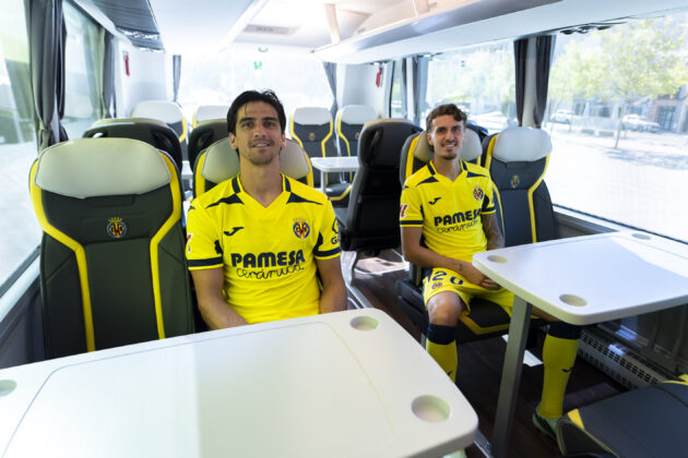 Gerard Moreno i Carlos Romero han presentat el nou vehicle del Submar&iacute;, que s&rsquo;estrenar&agrave; aquest dissabte en el partit davant el conjunt blanc