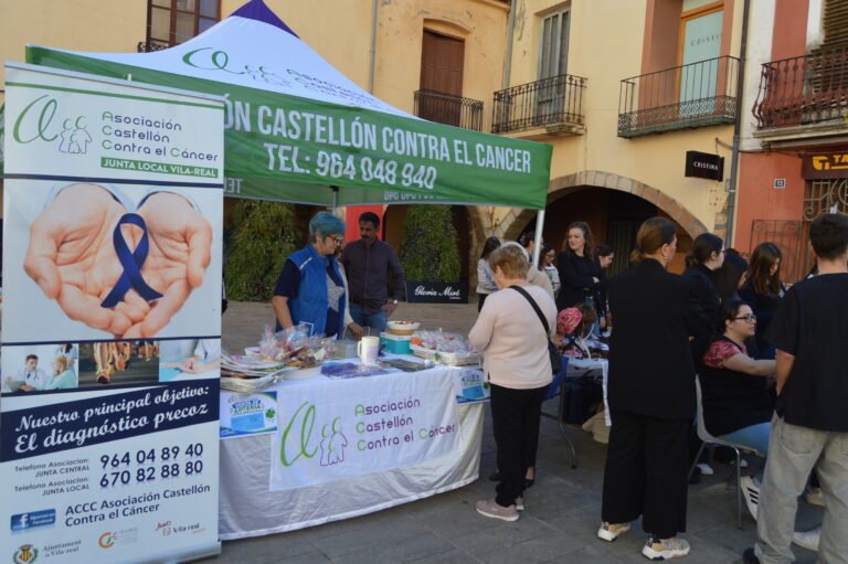 L’Associació Castelló contra el Càncer i l’Institut Francesc Tàrrega organitzen una jornada solidària a la plaça de la Vila amb motiu del Dia Mundial del Càncer de Mama