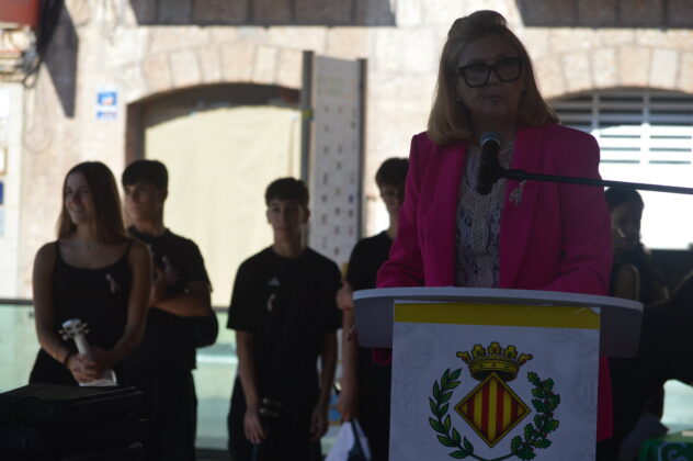 Vila-real al&ccedil;a la veu contra el c&agrave;ncer de mama amb un acte a la pla&ccedil;a Major