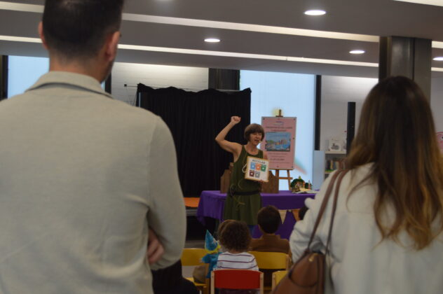 La Biblioteca Universit&agrave;ria del Coneixement ha acollit presentacions de llibres, contes teatralitzats i activitats a l'aire lliure per a fomentar la lectura entre els m&eacute;s menuts