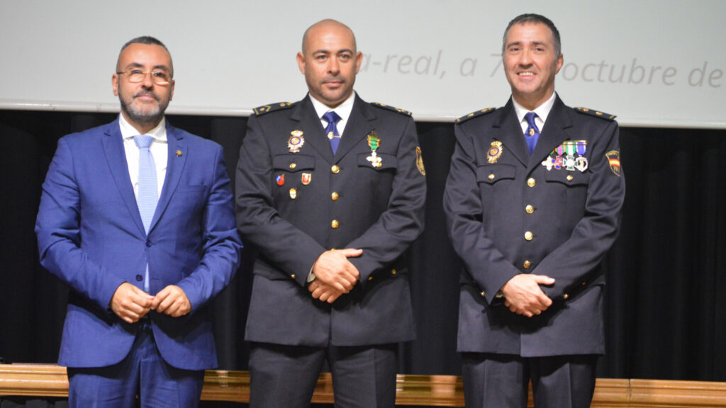 Vila-real celebra el Dia de la Policia Nacional amb medalles