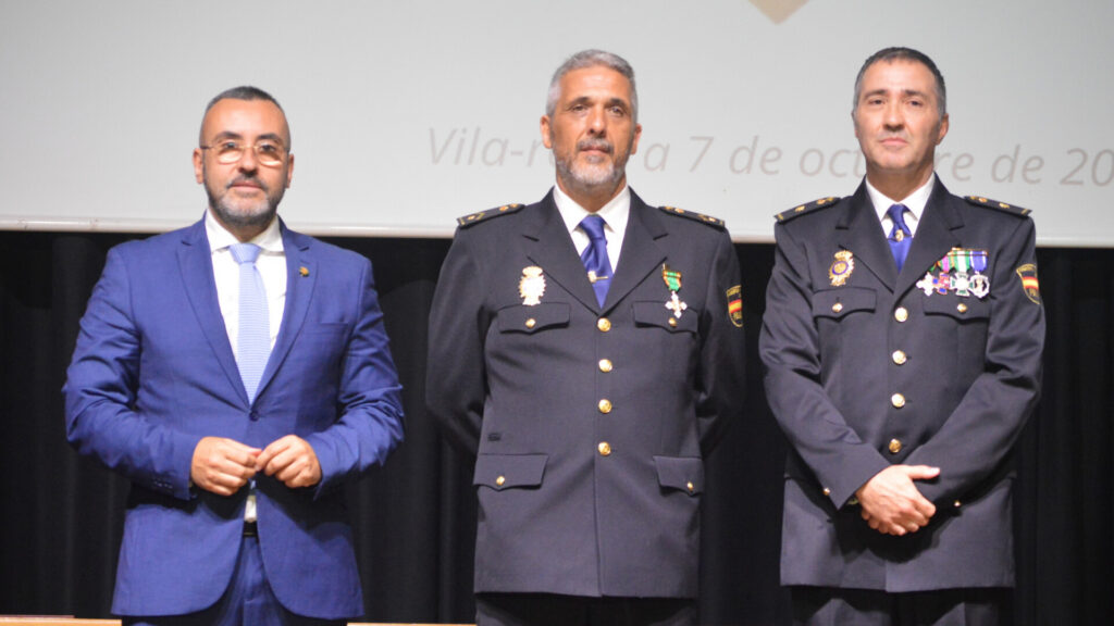 Vila-real celebra el Dia de la Policia Nacional amb medalles