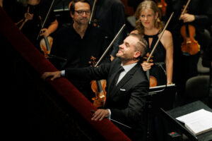 De Vila-real a dirigir en el Liceu, Josep Gil porta la seua passió per la música als grans escenaris de l'òpera