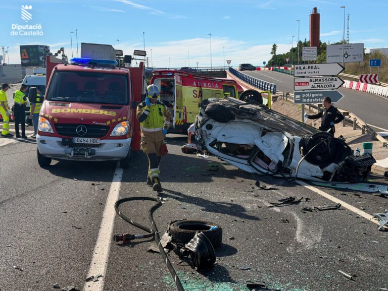 Dos morts i tres ferits en un accident amb tres vehicles a l’N-340 a Vila-real