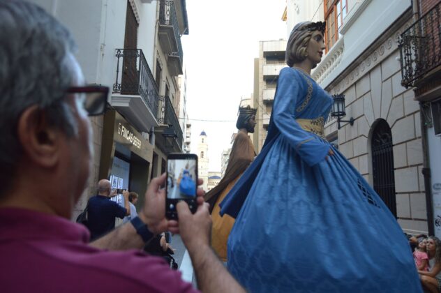 L&rsquo;acte ha reunit entitats culturals i representants municipals i ha incl&ograve;s la lectura del manifest i l&rsquo;espectacle &lsquo;Esmorzar amb al-Azraq&rsquo;
