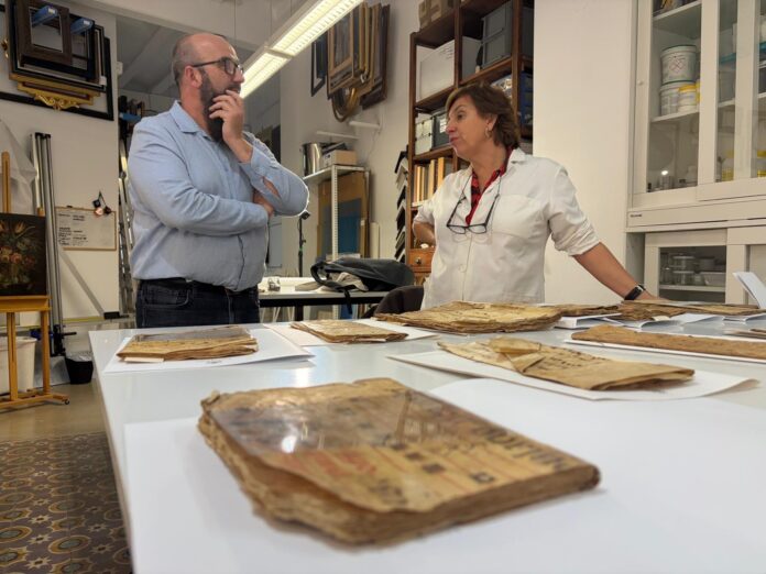L’Arxiu Municipal envia a restaurar uns documents medievals amb notació gregoriana que van aparéixer reutilitzats en enquadernacions de llibres administratius