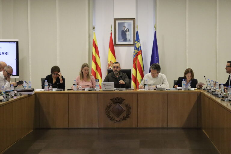 Vila-real aprova el pagament d'un milió d'euros a proveïdors mentre el PP denuncia retards de fins a dos anys