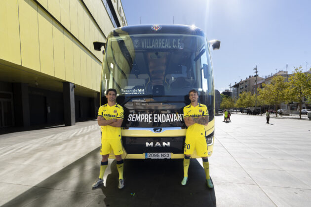 Gerard Moreno i Carlos Romero han presentat el nou vehicle del Submar&iacute;, que s&rsquo;estrenar&agrave; aquest dissabte en el partit davant el conjunt blanc